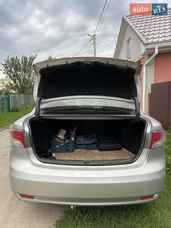 Седан Toyota Avensis 2011 в Переяславе