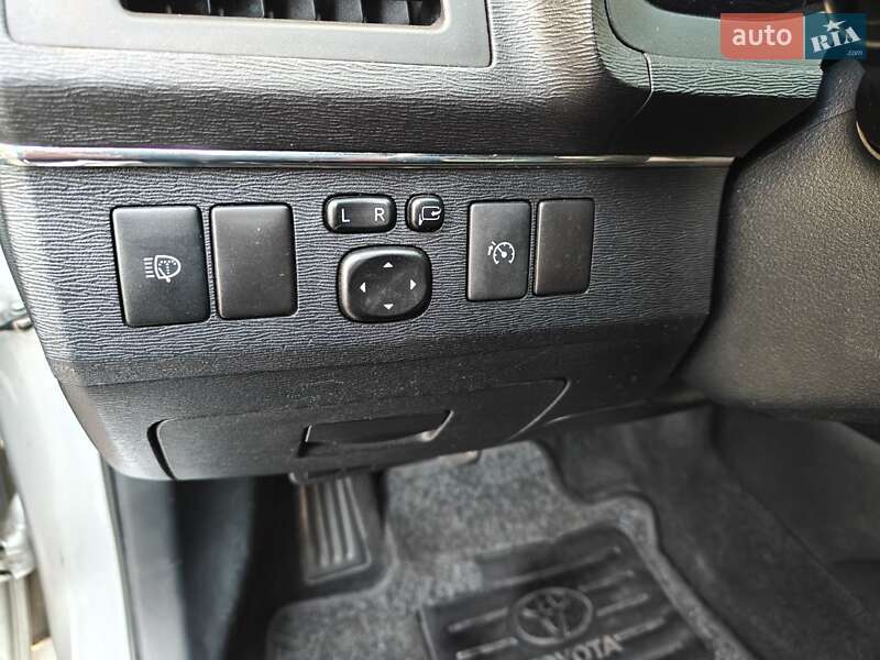 Седан Toyota Avensis 2009 в Києві