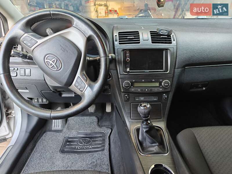 Седан Toyota Avensis 2009 в Києві