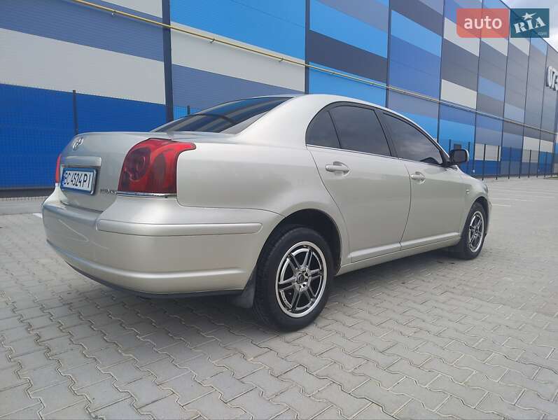 Седан Toyota Avensis 2004 в Львові