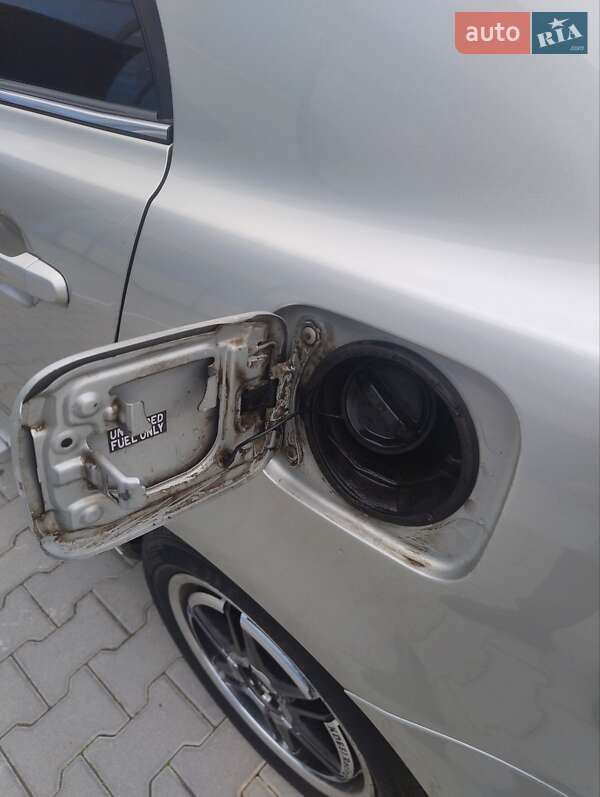 Седан Toyota Avensis 2004 в Львові