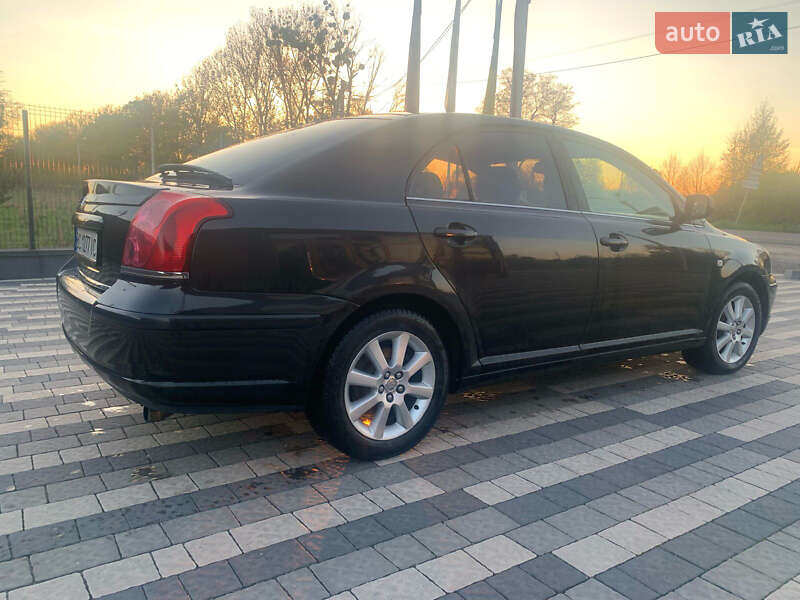 Лифтбек Toyota Avensis 2003 в Львове
