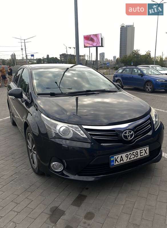 Седан Toyota Avensis 2013 в 