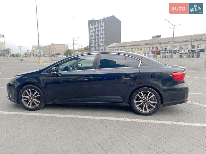 Седан Toyota Avensis 2013 в Киеве