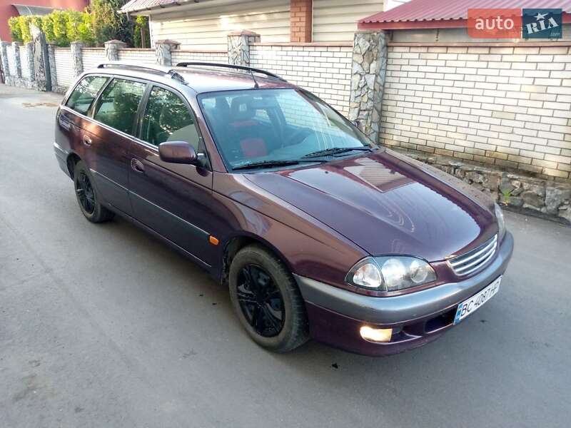 Універсал Toyota Avensis 1999 в 