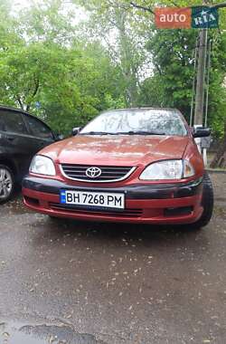 Седан Toyota Avensis 2002 в Черноморске