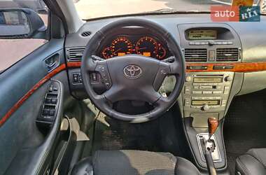 Седан Toyota Avensis 2004 в 