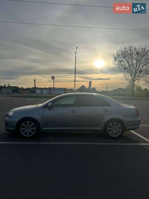 Седан Toyota Avensis 2008 в Луцке