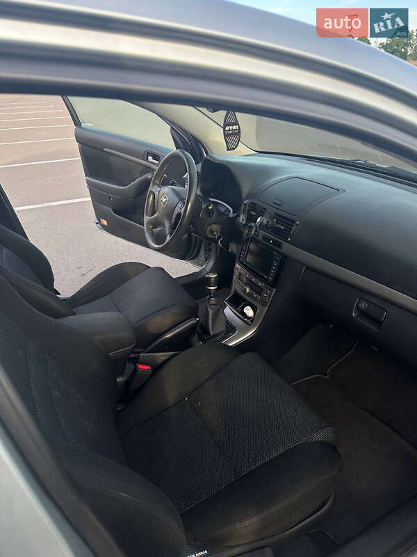 Седан Toyota Avensis 2008 в Луцке