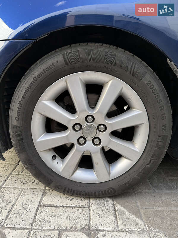 Универсал Toyota Avensis 2004 в Киеве