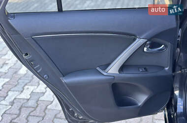 Универсал Toyota Avensis 2015 в 