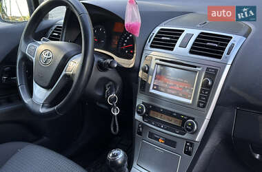 Универсал Toyota Avensis 2015 в 