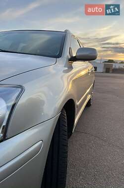 Універсал Toyota Avensis 2006 в 