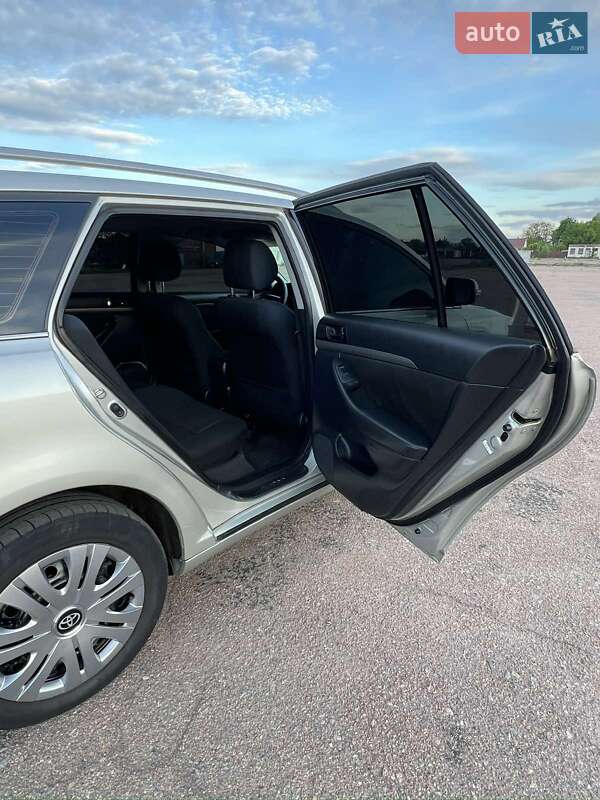 Универсал Toyota Avensis 2006 в Прилуках