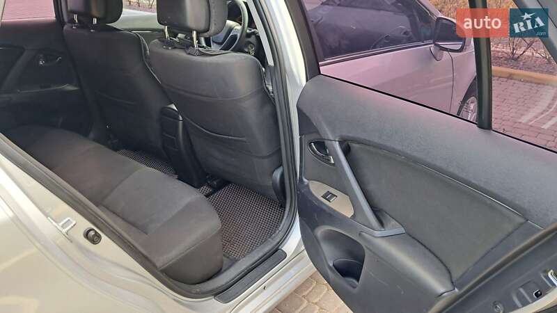 Універсал Toyota Avensis 2009 в Коростені