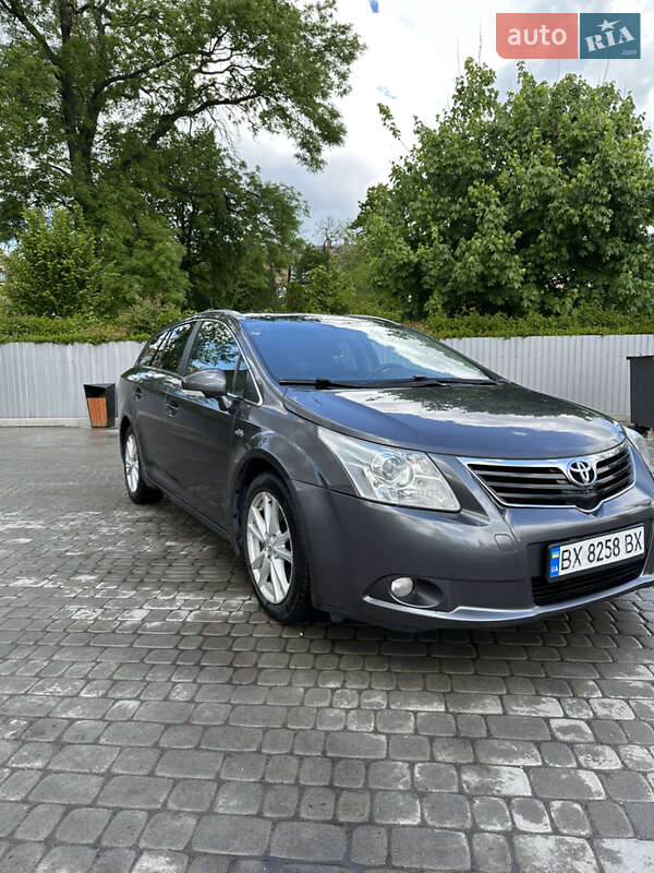 Універсал Toyota Avensis 2011 в Старокостянтинові