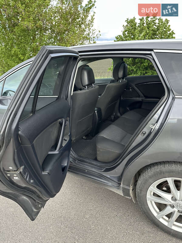 Універсал Toyota Avensis 2011 в Старокостянтинові