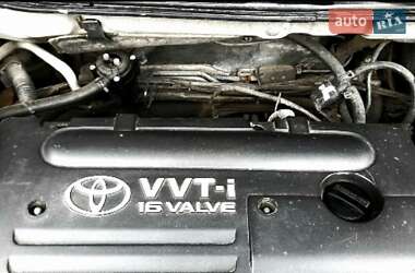 Седан Toyota Avensis 2004 в 