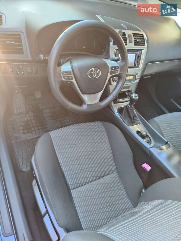 Седан Toyota Avensis 2011 в Івано-Франківську