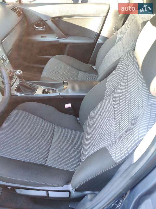 Седан Toyota Avensis 2011 в Івано-Франківську