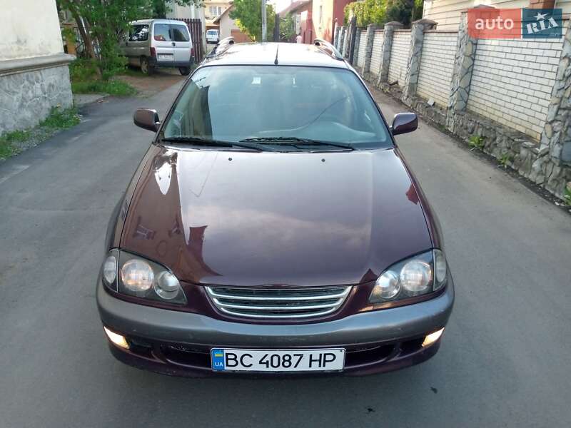Універсал Toyota Avensis 1999 в Стрию