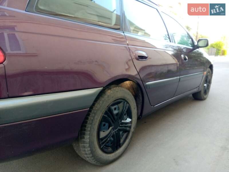 Універсал Toyota Avensis 1999 в Стрию