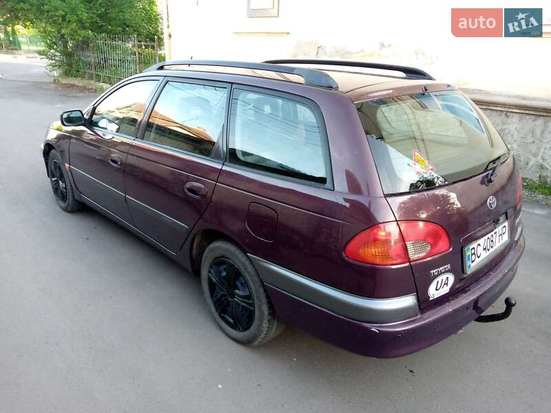 Універсал Toyota Avensis 1999 в Стрию