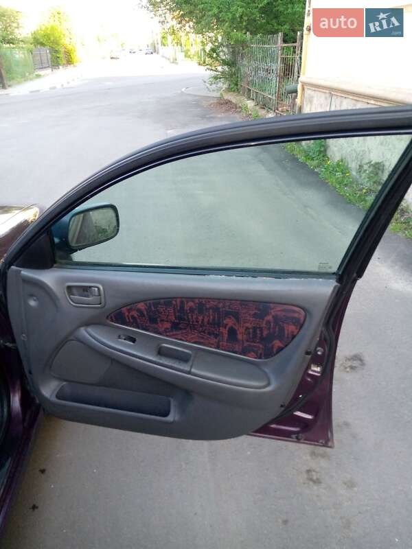 Універсал Toyota Avensis 1999 в Стрию