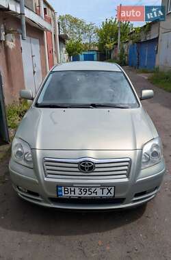 Седан Toyota Avensis 2005 в Южному
