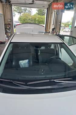 Седан Toyota Avensis 2012 в 