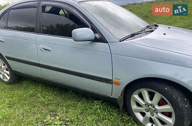 Седан Toyota Avensis 1998 в Сумах
