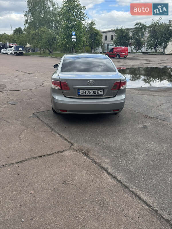 Седан Toyota Avensis 2011 в Чернигове