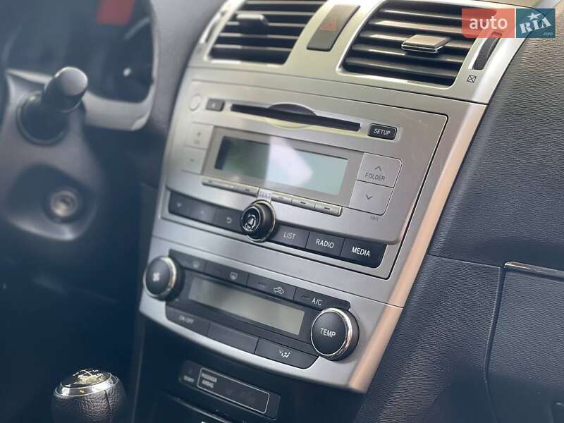 Седан Toyota Avensis 2012 в Кропивницком