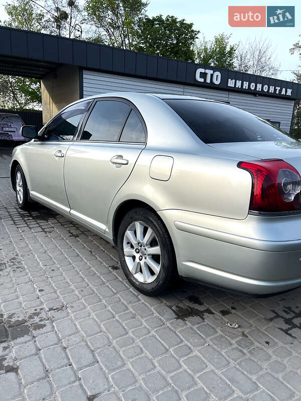 Седан Toyota Avensis 2007 в Рокитном