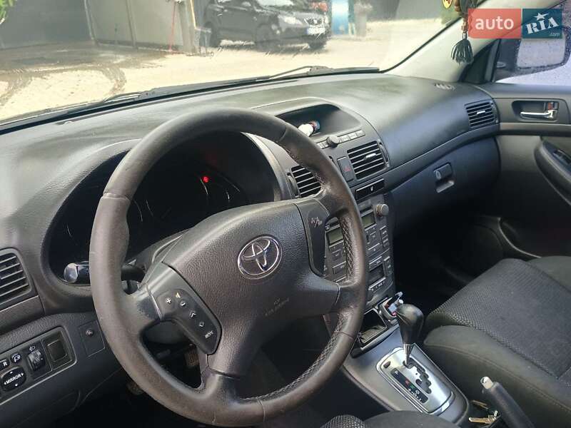 Универсал Toyota Avensis 2005 в Виньковцах