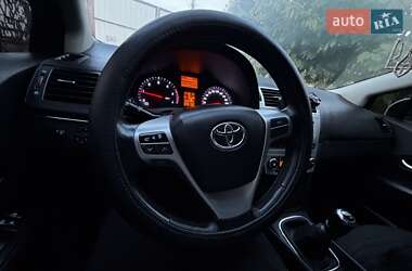 Універсал Toyota Avensis 2013 в 