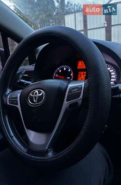 Універсал Toyota Avensis 2013 в 