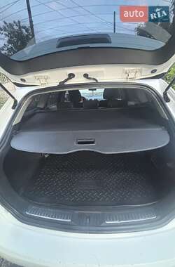 Універсал Toyota Avensis 2013 в 
