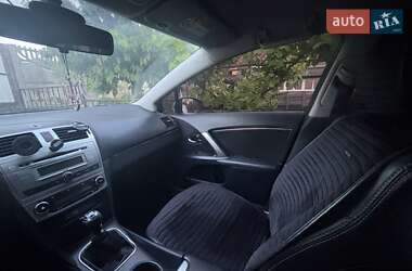 Універсал Toyota Avensis 2013 в 