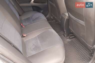 Седан Toyota Avensis 2012 в 