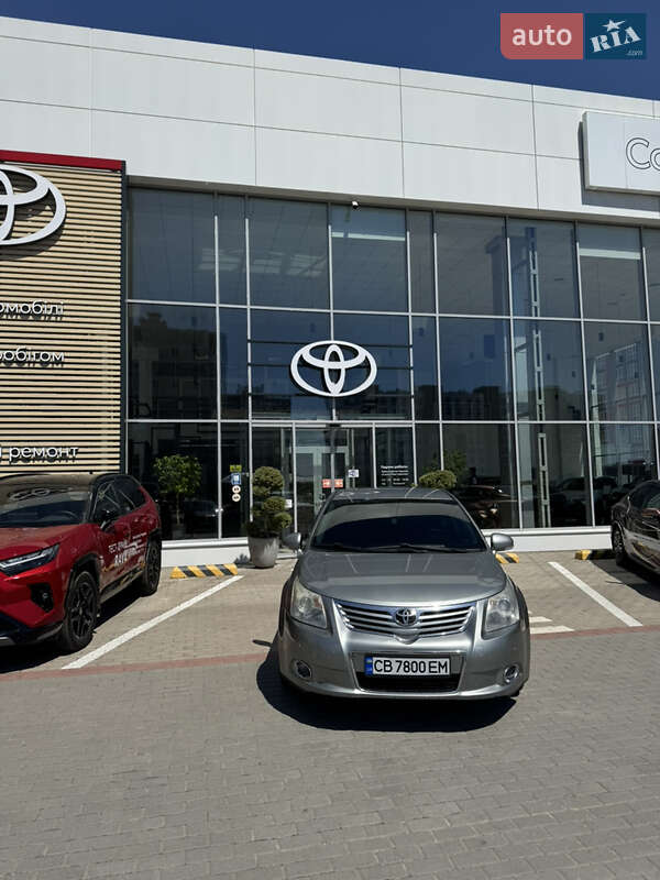 Седан Toyota Avensis 2011 в Чернигове