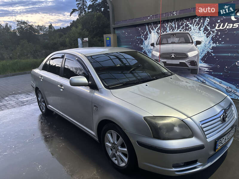 Седан Toyota Avensis 2004 в Львові