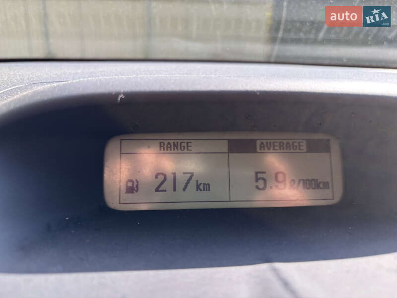 Седан Toyota Avensis 2004 в Львові