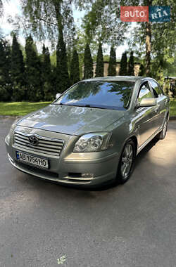 Седан Toyota Avensis 2004 в Виннице