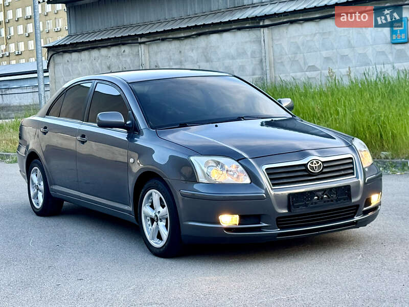 Седан Toyota Avensis 2004 в 