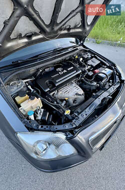 Седан Toyota Avensis 2004 в 