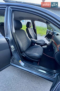 Седан Toyota Avensis 2004 в 