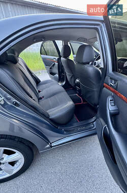 Седан Toyota Avensis 2004 в 