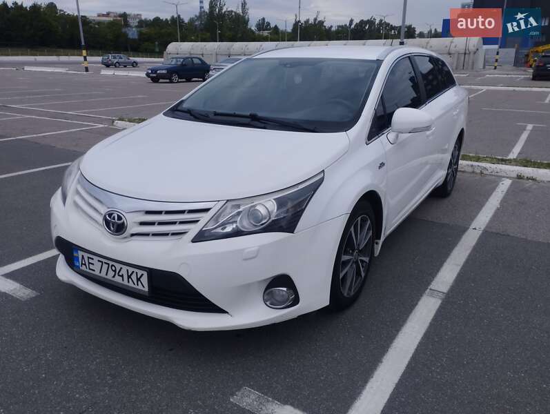 Toyota Avensis 2012