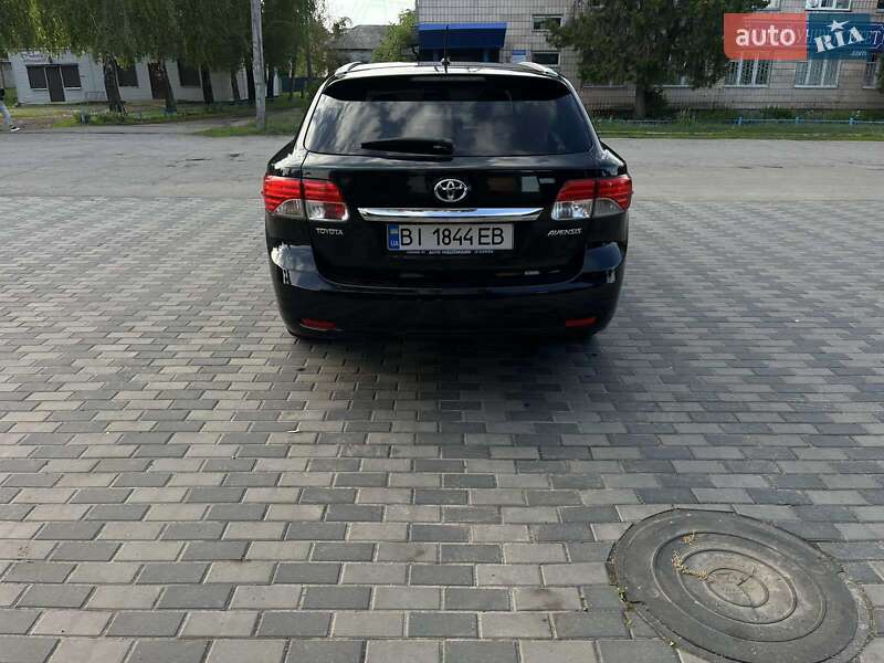Універсал Toyota Avensis 2013 в Пирятині